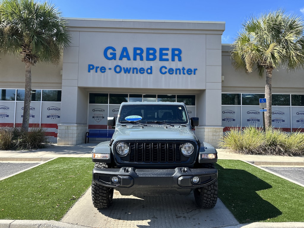 Used 2025 Jeep Gladiator Nighthawk Truck Crew Cab