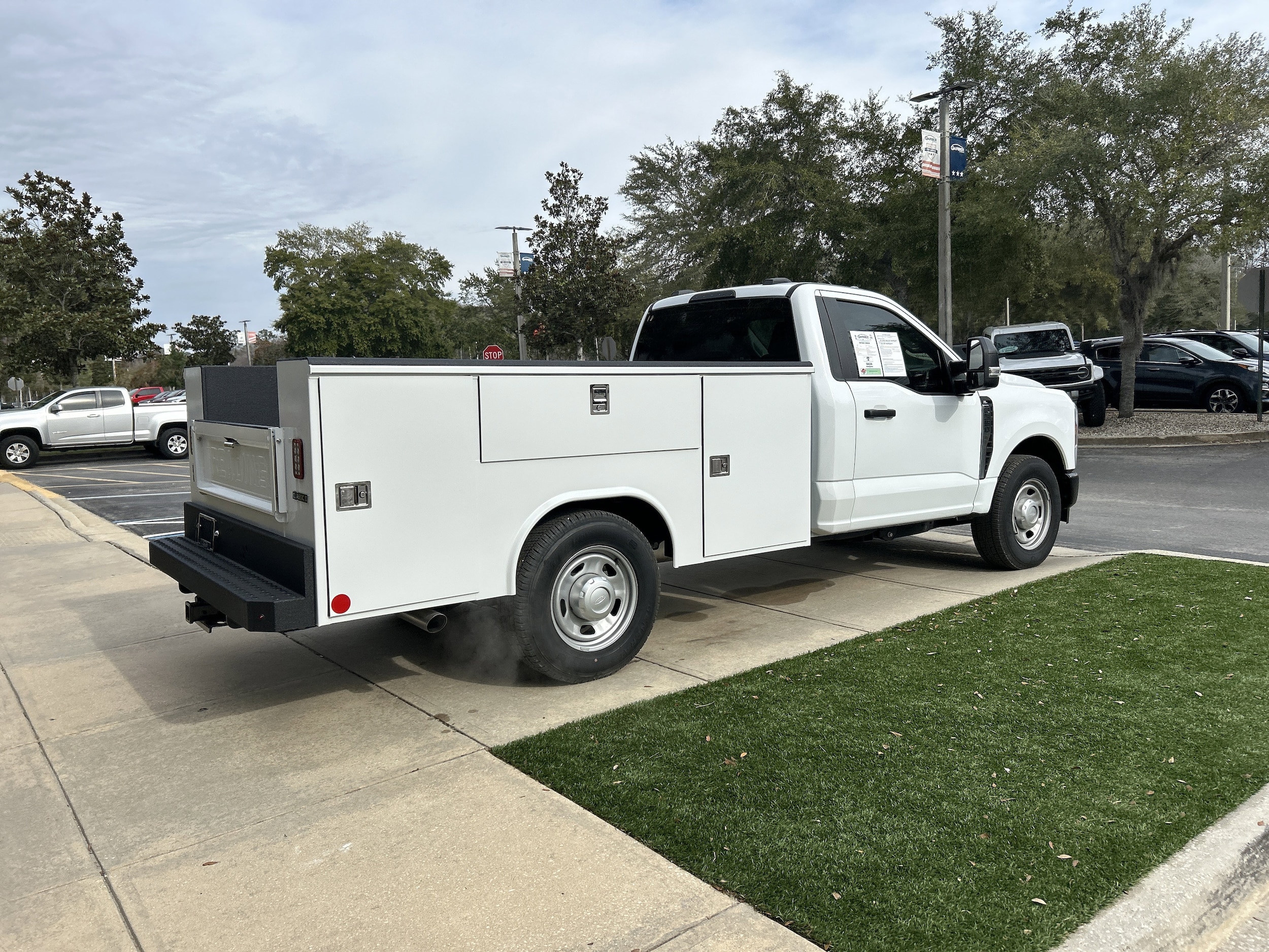 2024 Ford F-350 Super Duty Chassis Cab XL - Photo 3