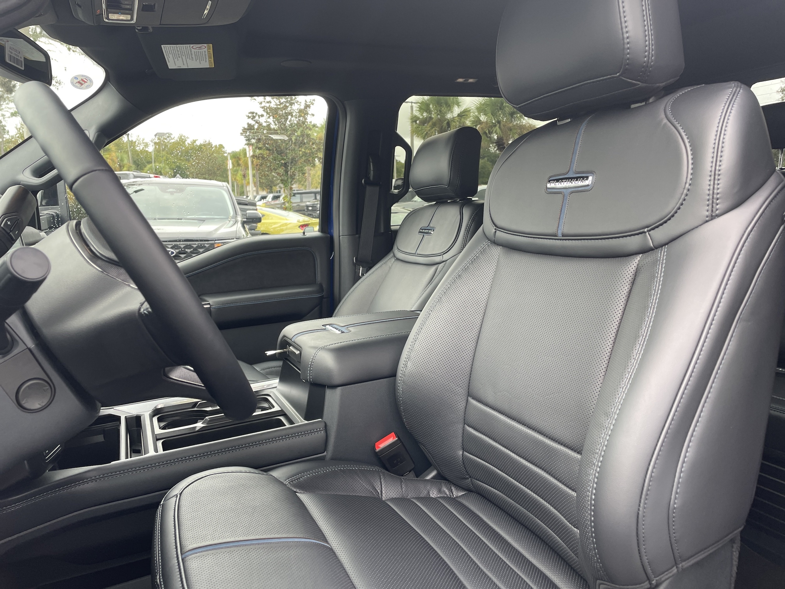2026 Ford F-350 Super Duty Platinum - Photo 13