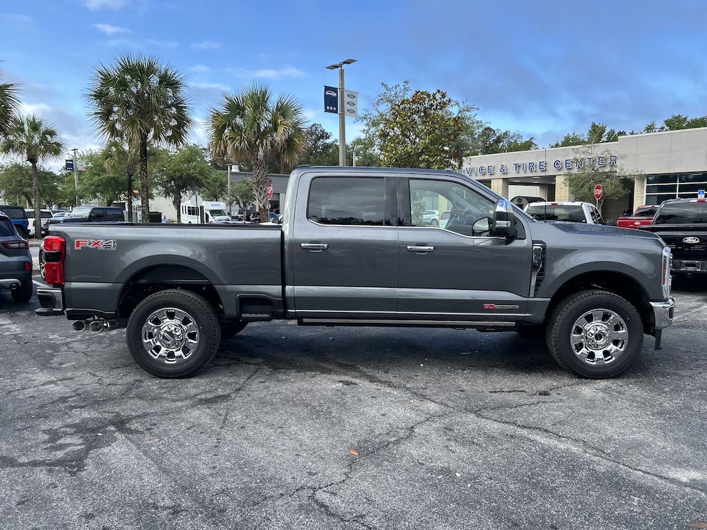 New 2026 Ford F-350 Lariat Truck Crew Cab