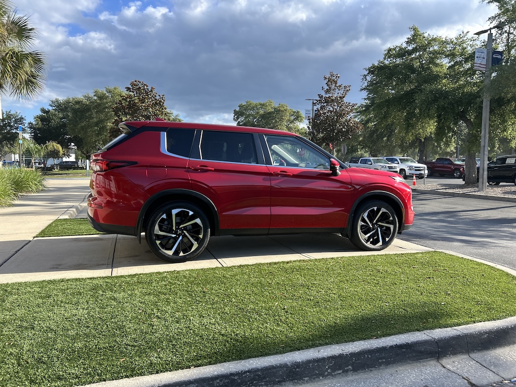 Certified 2022 Mitsubishi Outlander ES CUV