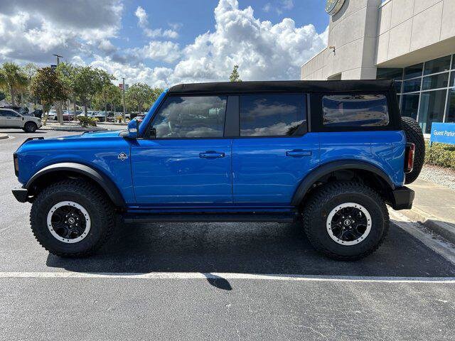 2024 Ford Bronco Outer Banks photo 2
