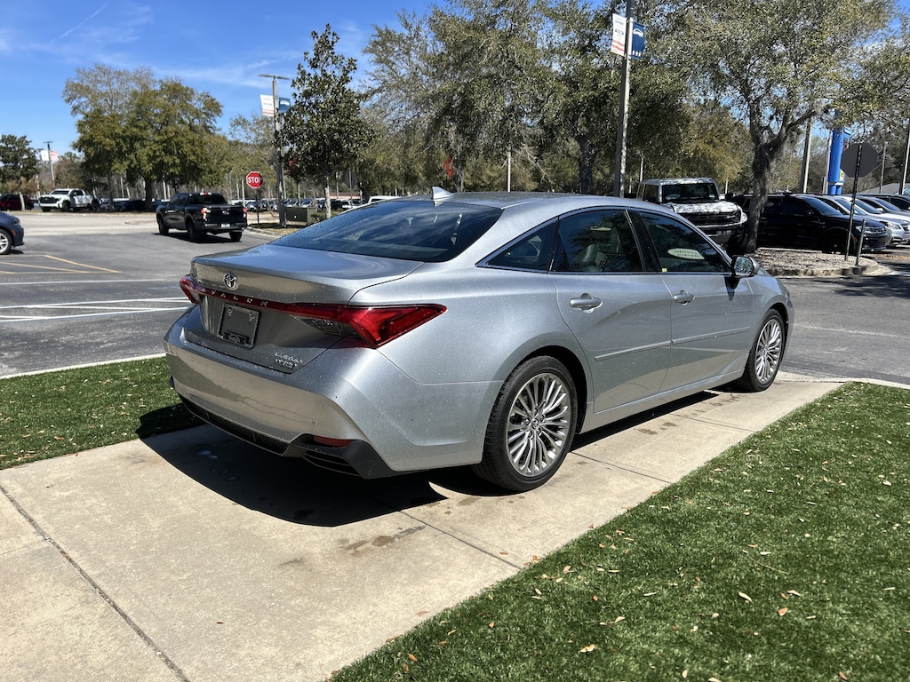 Used 2022 Toyota Avalon Hybrid Limited Sedan
