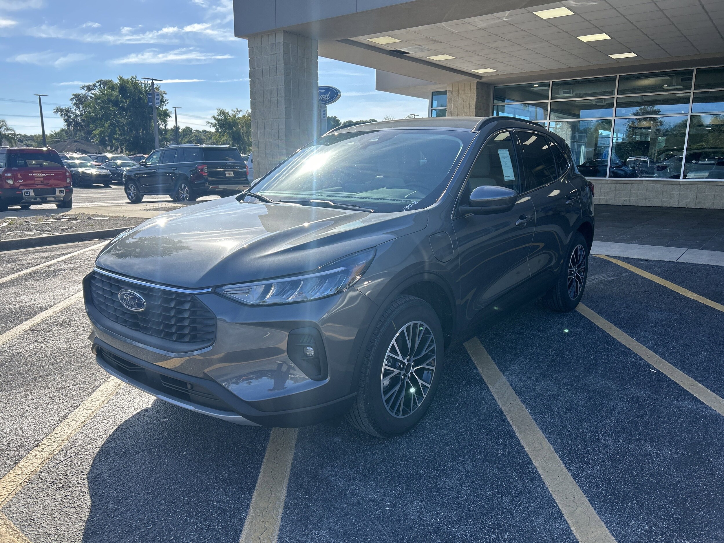 2025 Ford Escape photo 2
