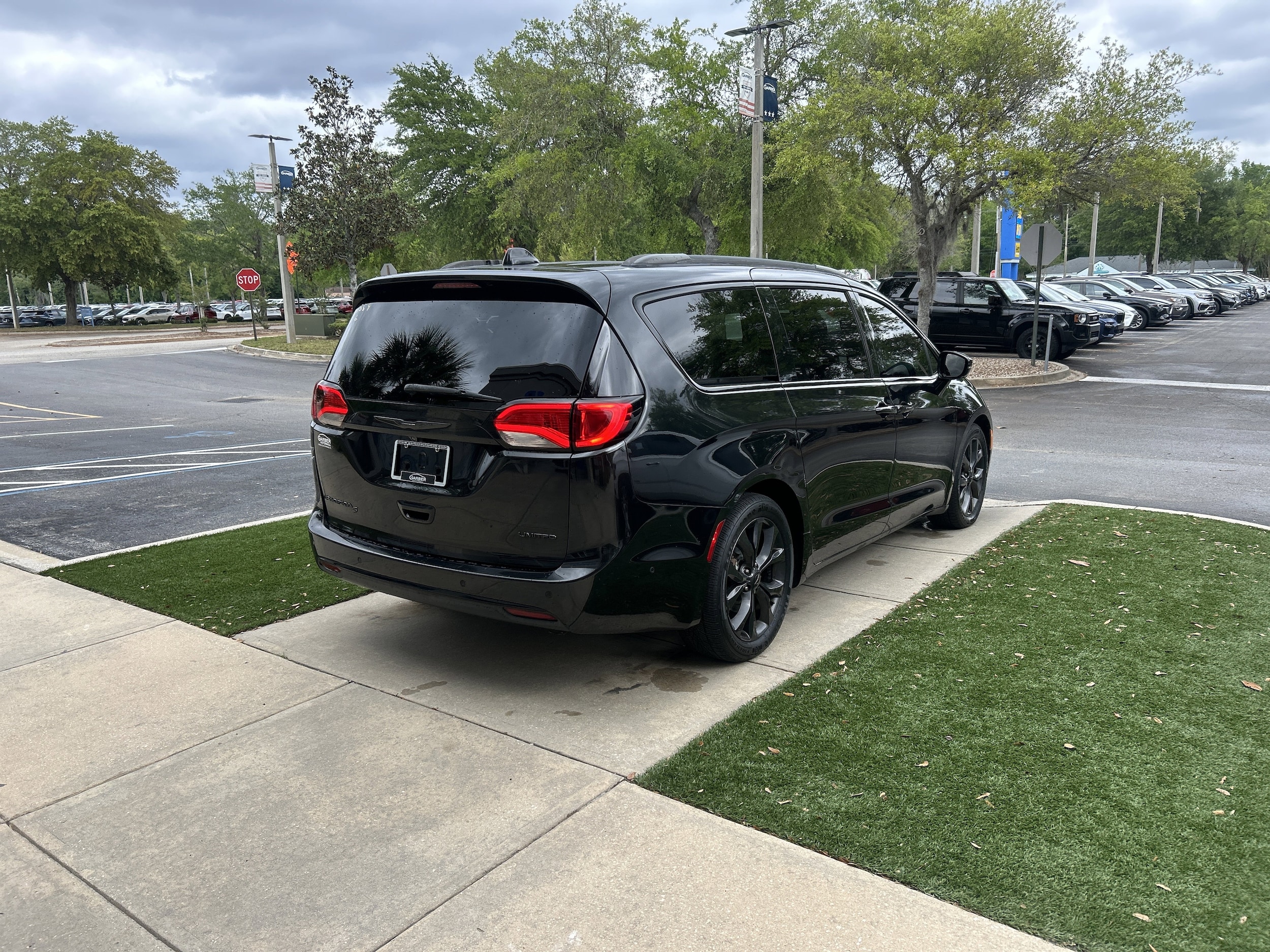 Used 2018 Chrysler Pacifica Limited with VIN 2C4RC1GG8JR171559 for sale in Green Cove Springs, FL