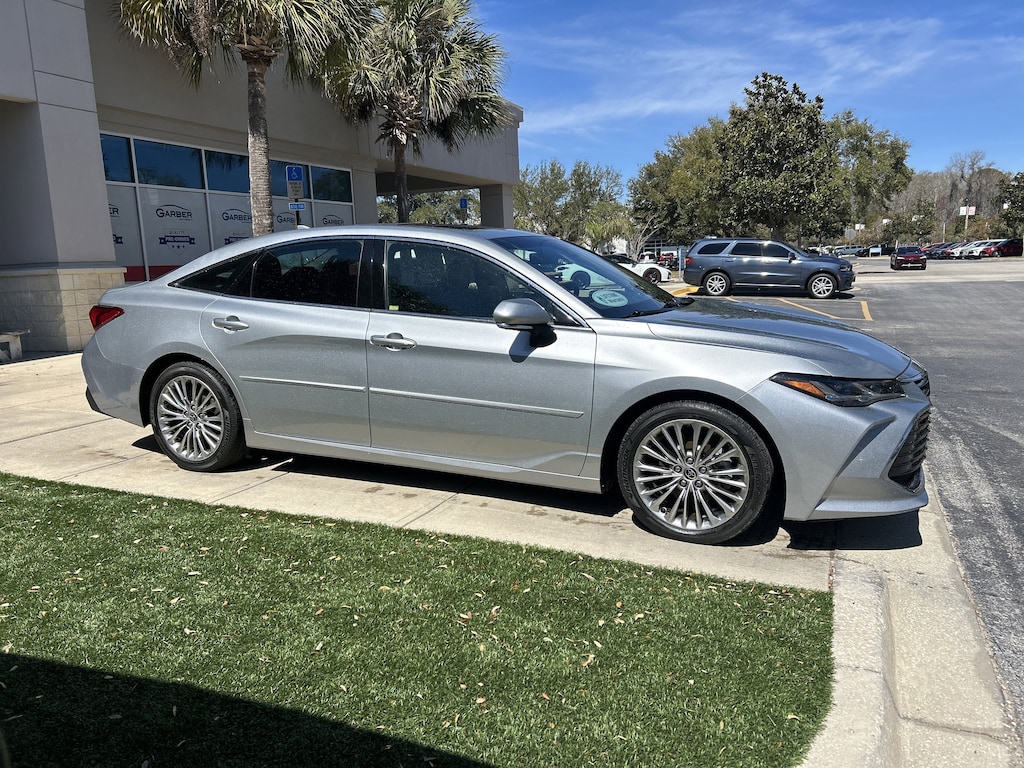 Used 2022 Toyota Avalon Hybrid Limited Sedan