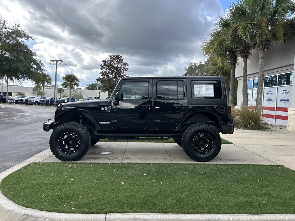 Used 2017 Jeep Wrangler Unlimited Rubicon SUV