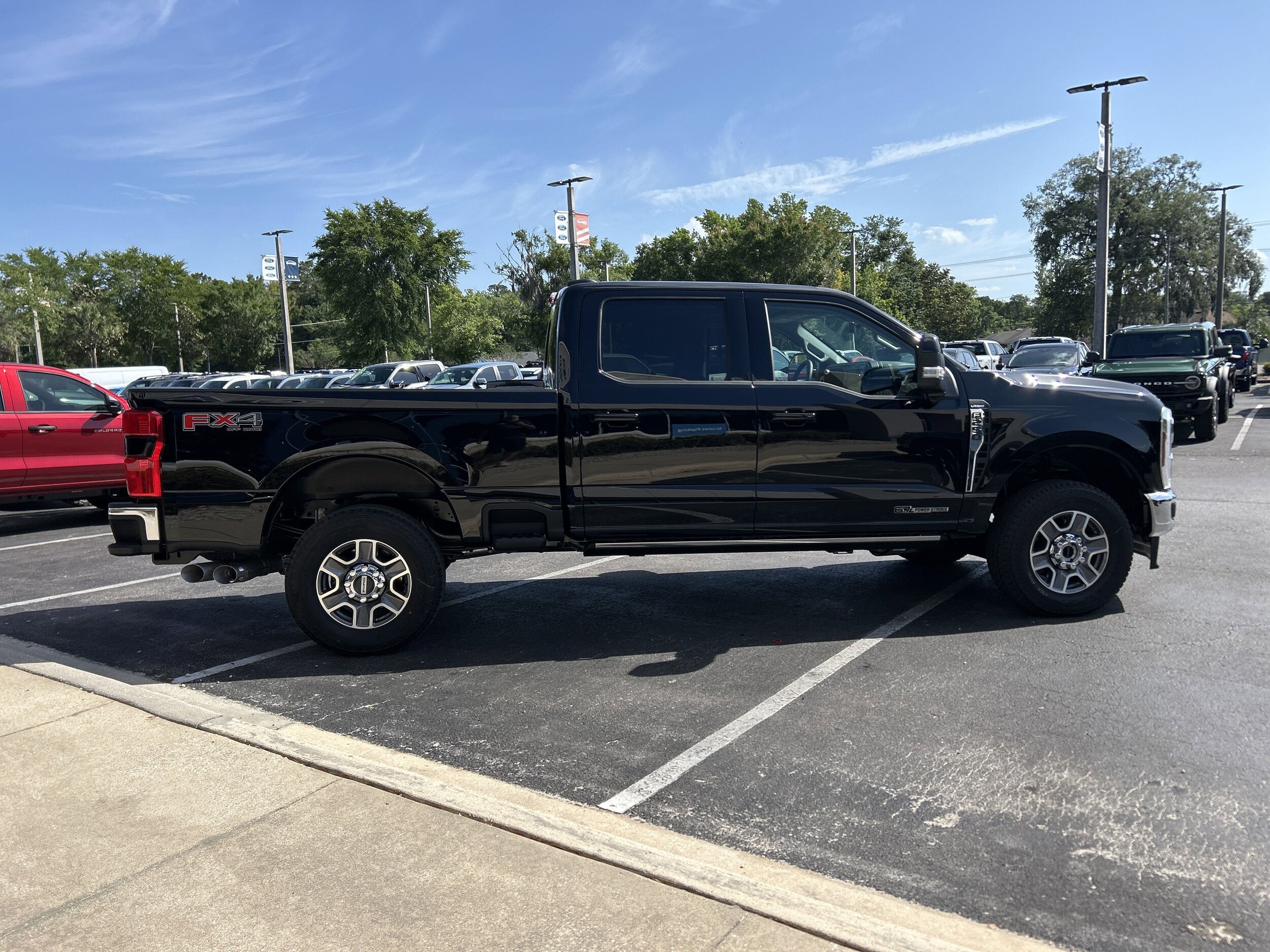 2025 Ford F-250 Lariat photo 2