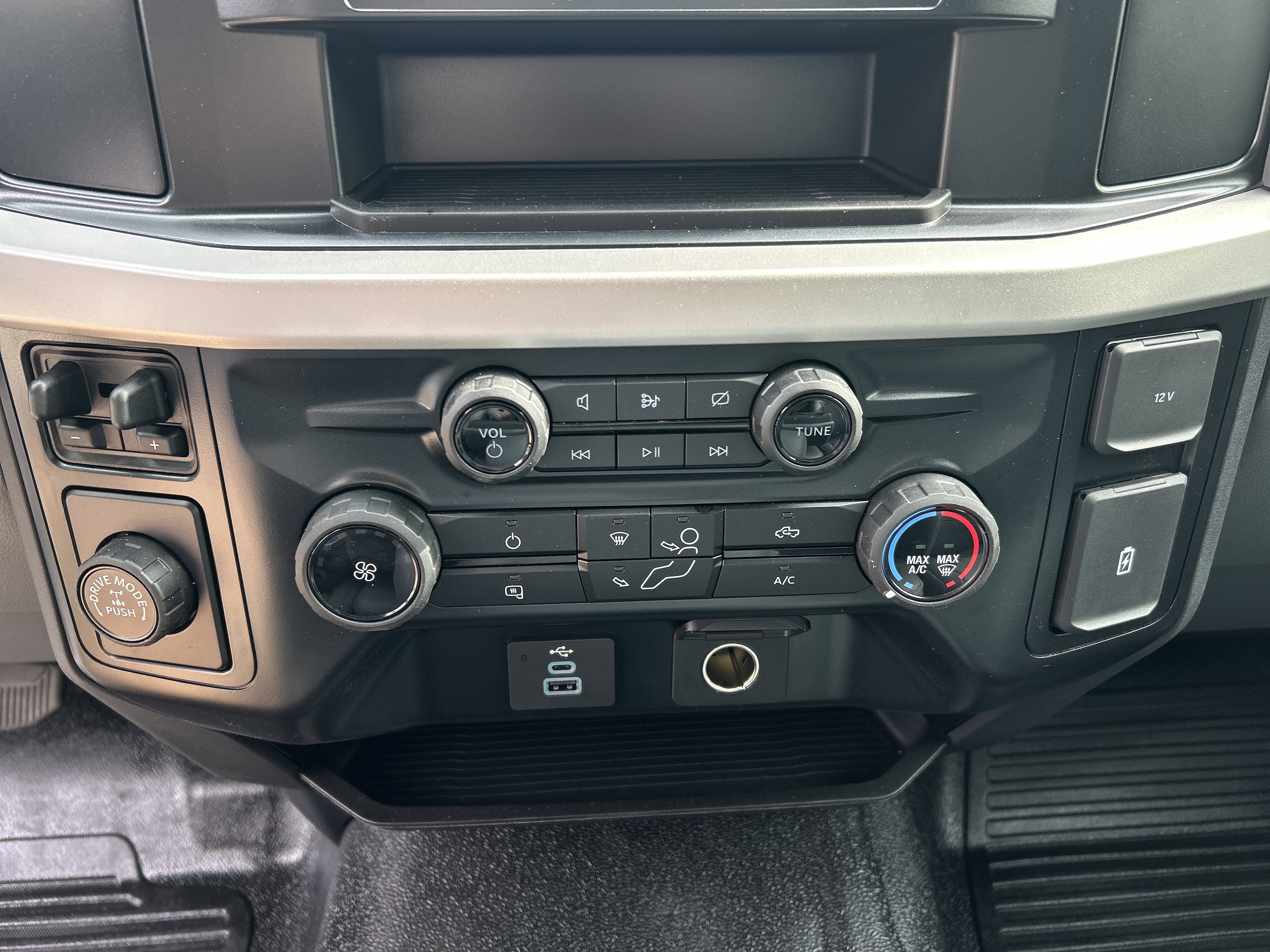 2024 Ford F-350 Super Duty Chassis Cab XL - Photo 18