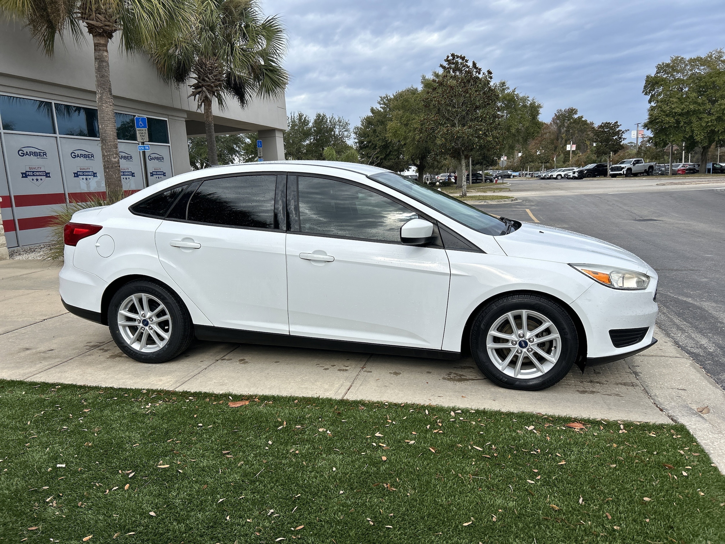 Used 2018 Ford Focus SE with VIN 1FADP3F23JL256260 for sale in Green Cove Springs, FL