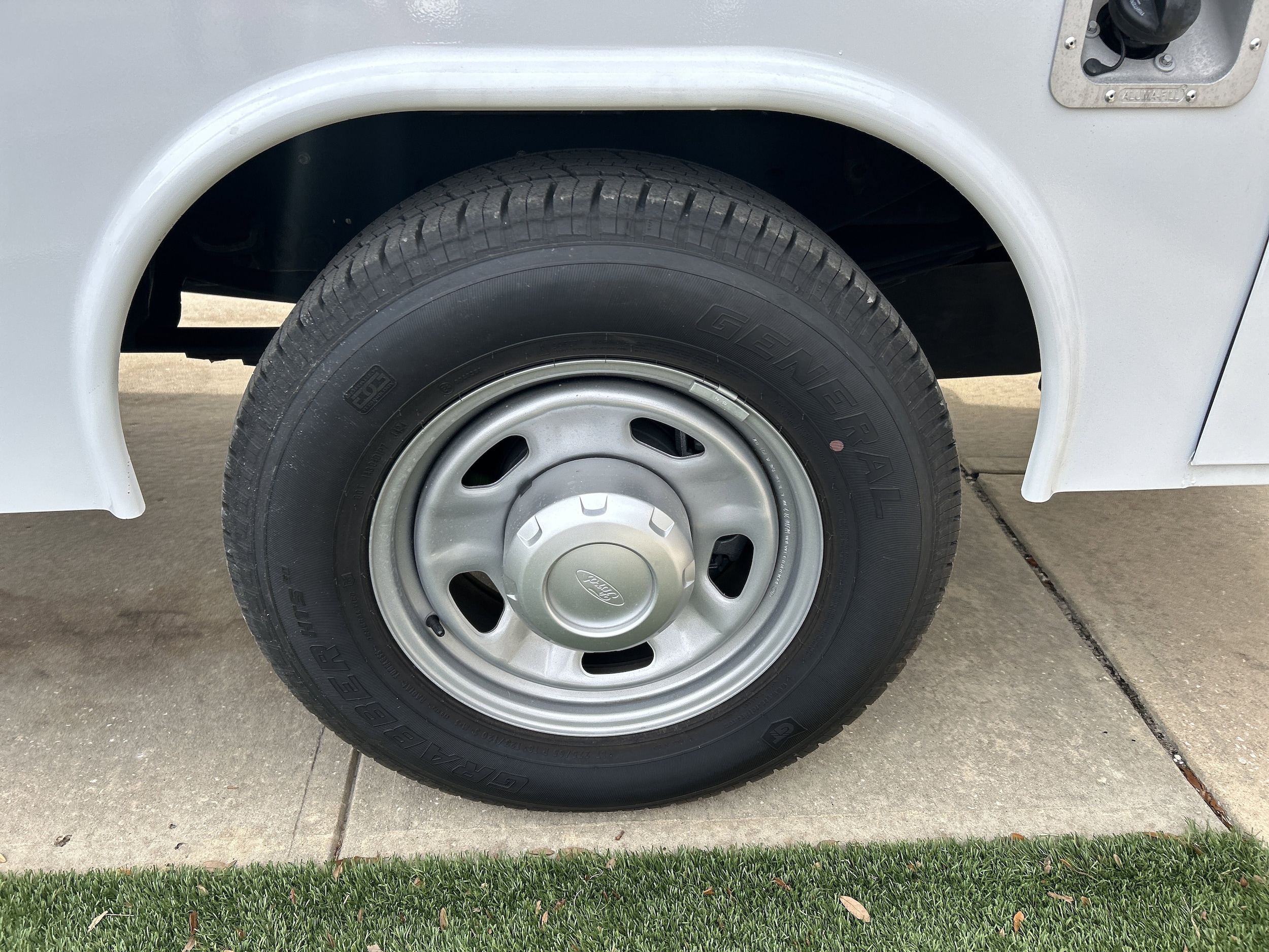 2024 Ford F-350 Super Duty Chassis Cab XL - Photo 9