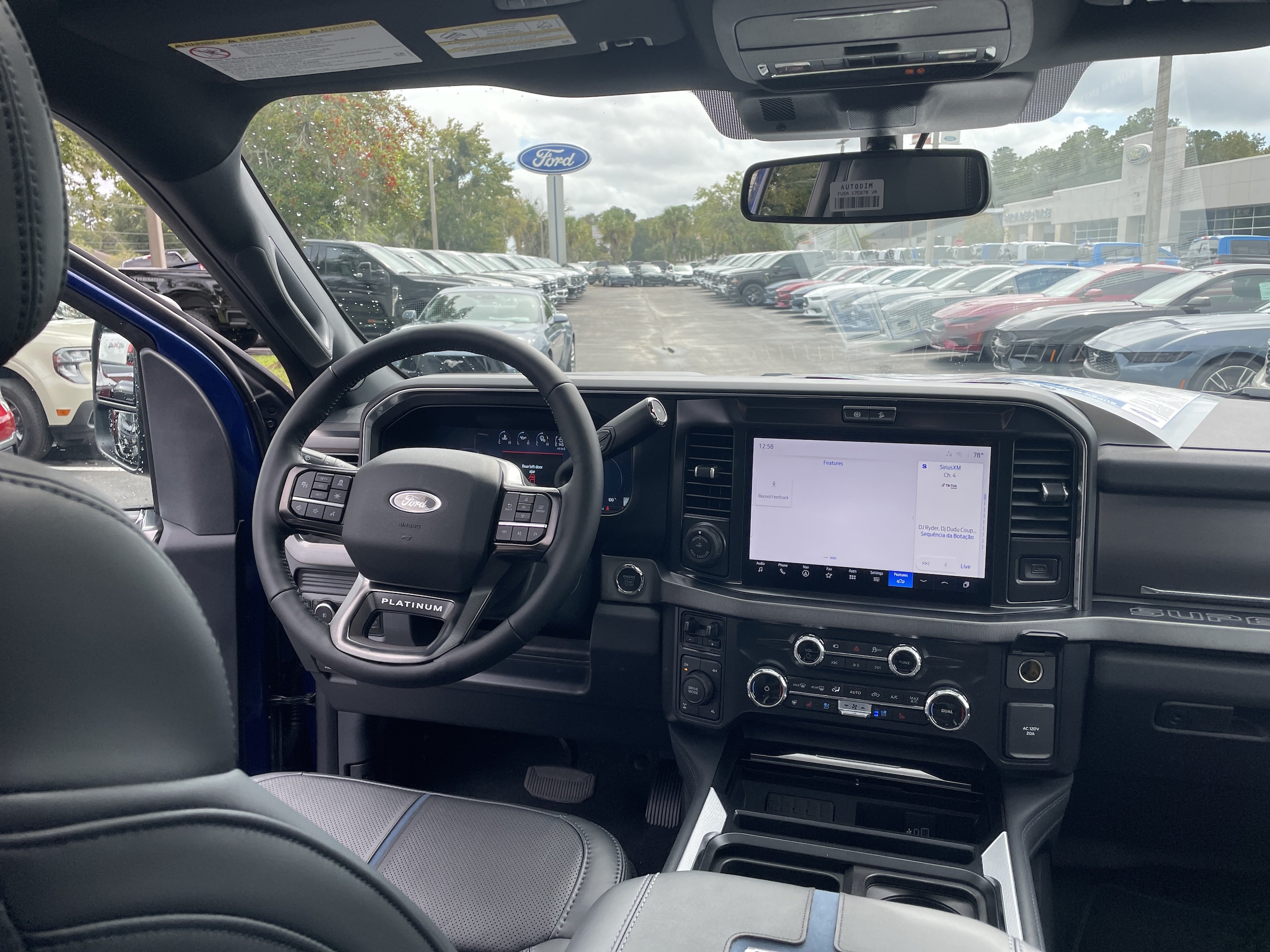 2026 Ford F-350 Super Duty Platinum - Photo 40