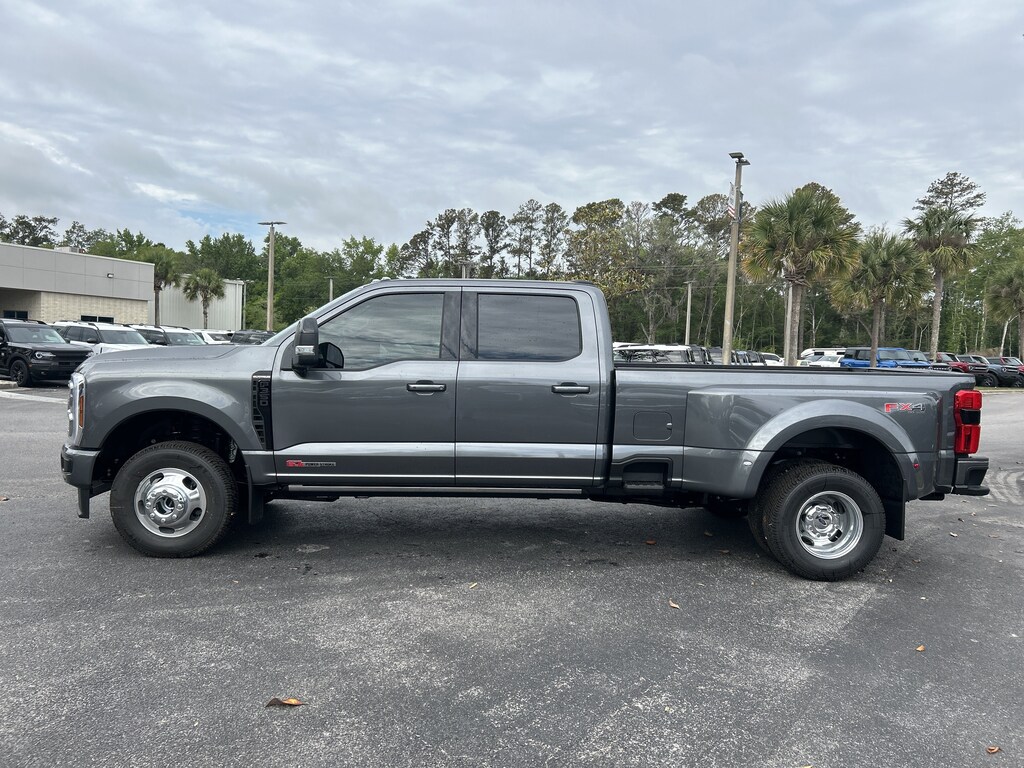 New 2026 Ford F-350 Platinum Truck Crew Cab