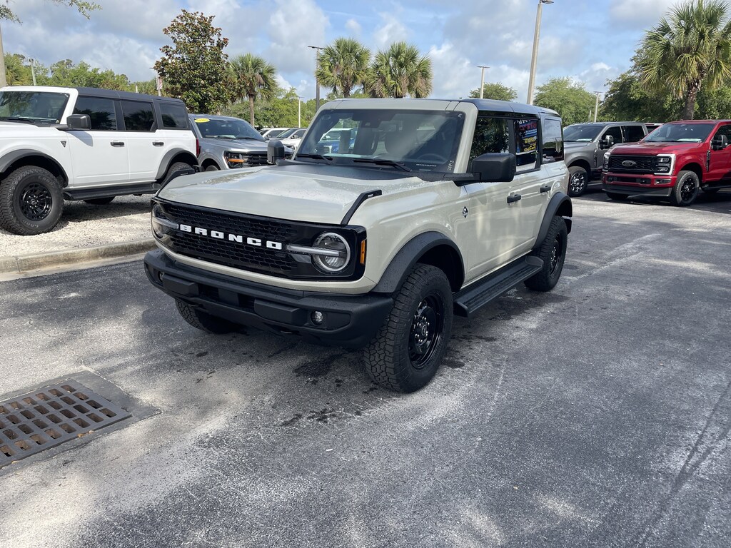 New 2026 Ford Bronco Outer Banks SUV