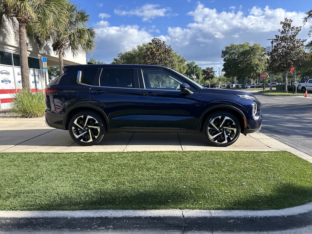 Used 2024 Mitsubishi Outlander SE SUV