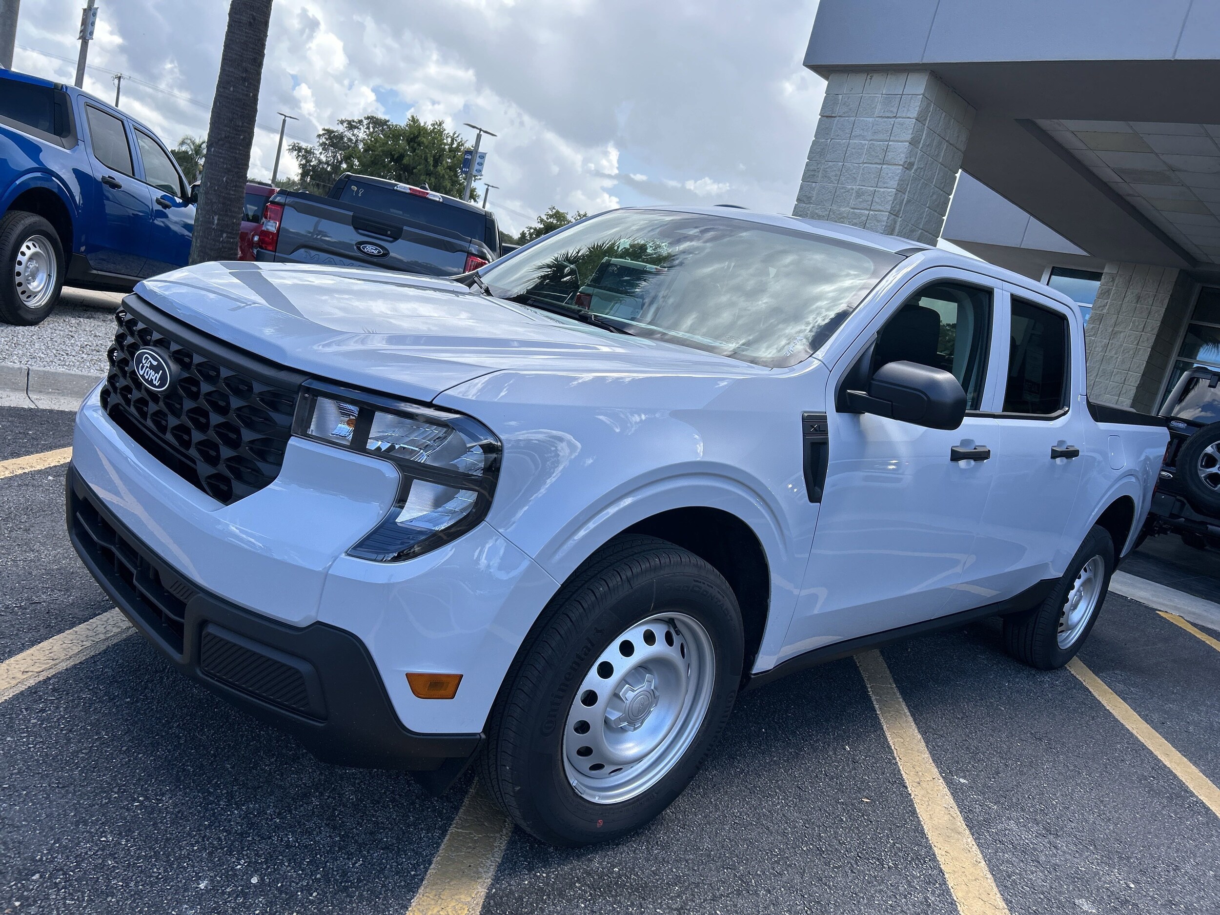 2025 Ford Maverick XL photo 4