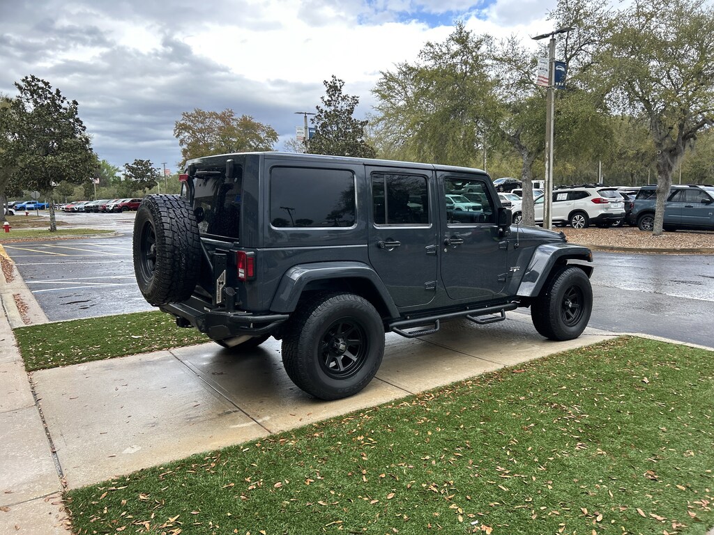 Used 2016 Jeep Wrangler Unlimited Sahara SUV
