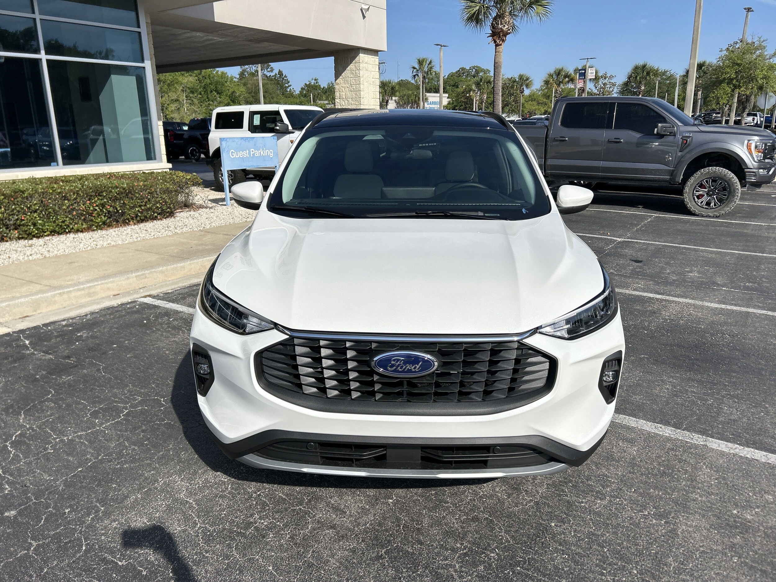2025 Ford Escape photo 3