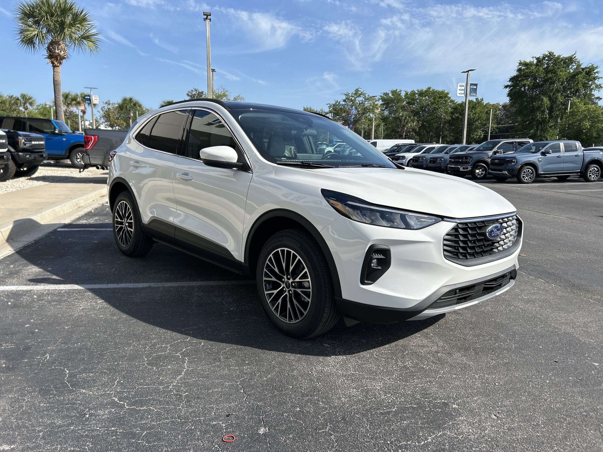 2025 Ford Escape photo 4
