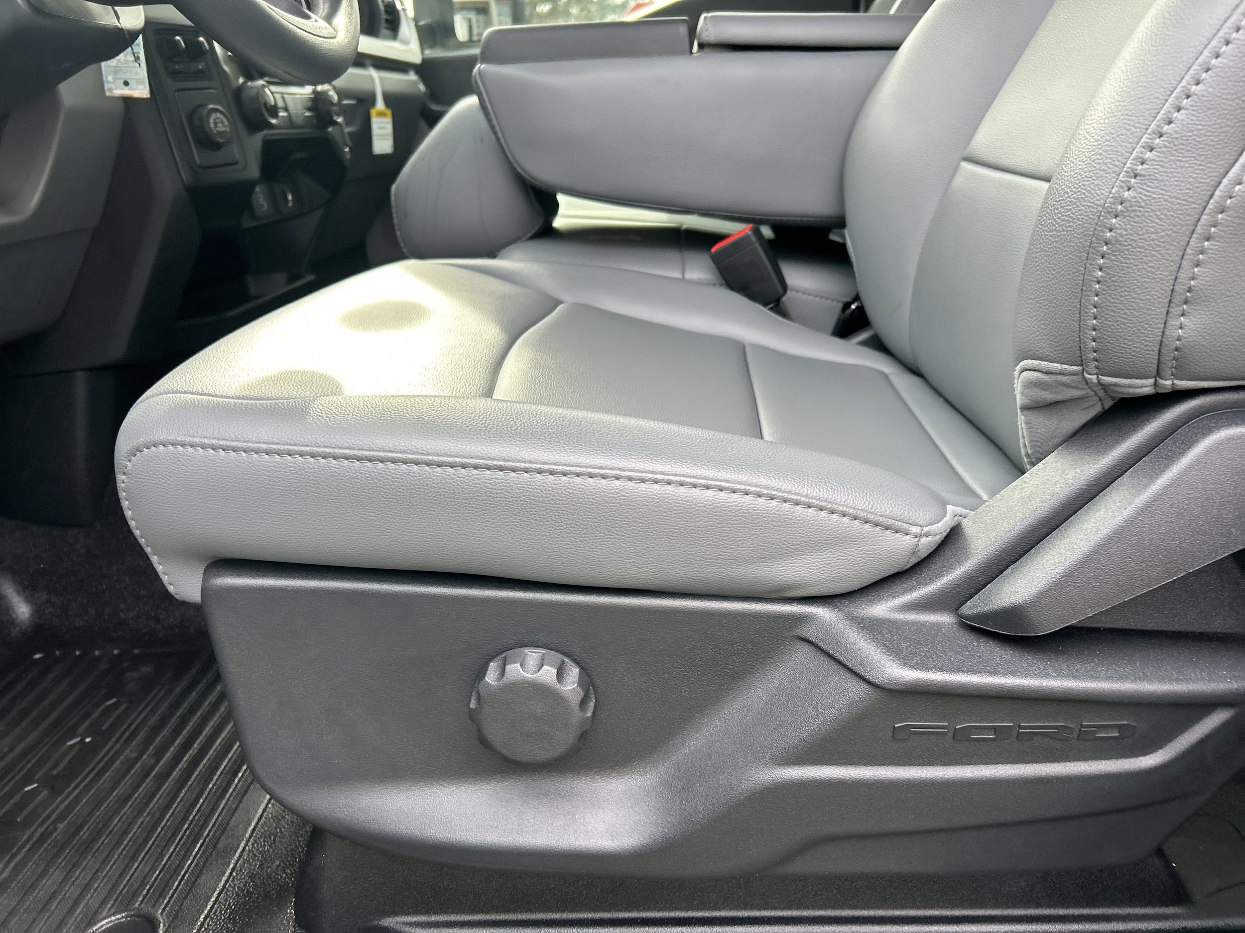 2024 Ford F-350 Super Duty Chassis Cab XL - Photo 10