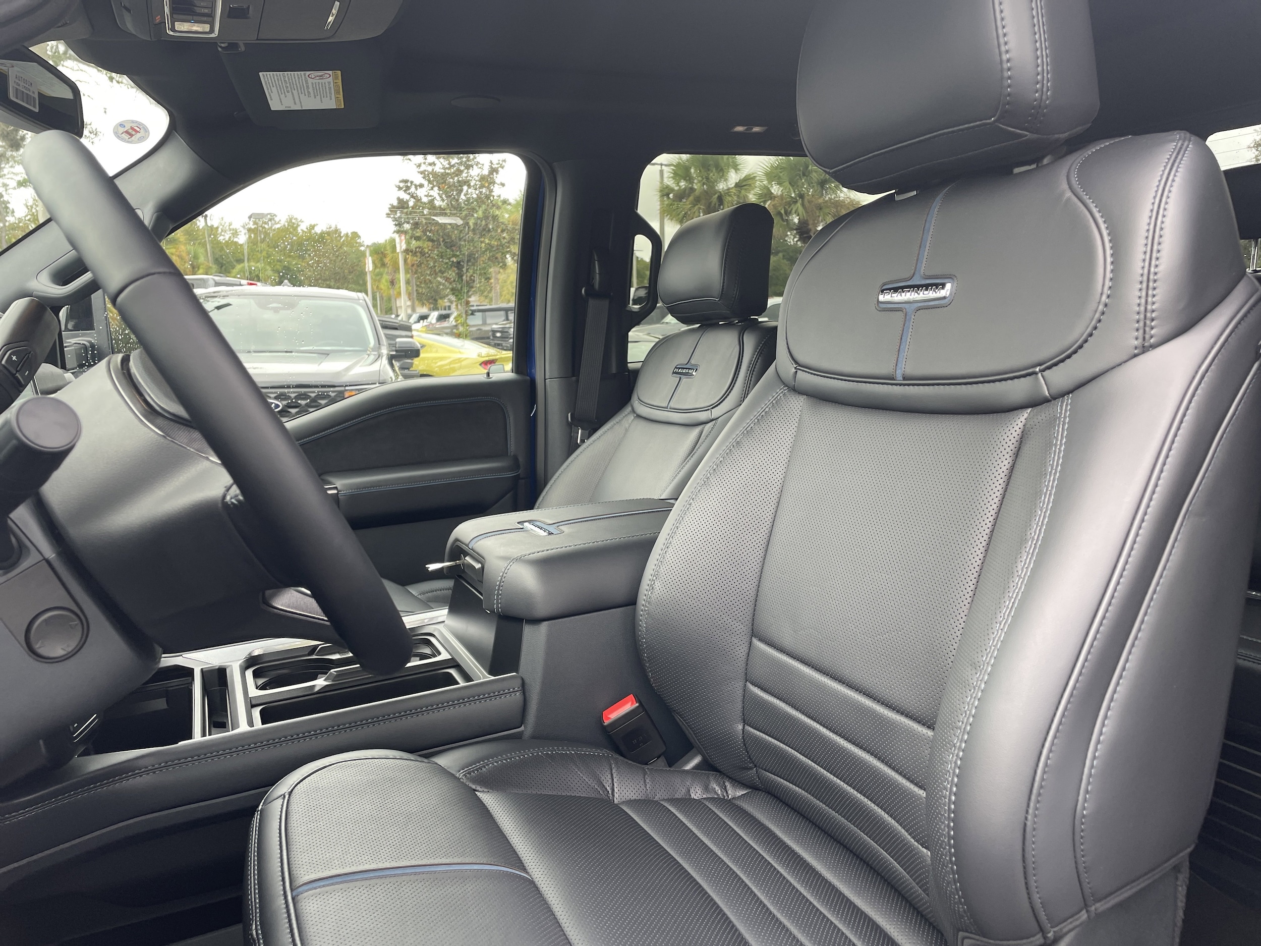 2026 Ford F-350 Super Duty Platinum - Photo 13