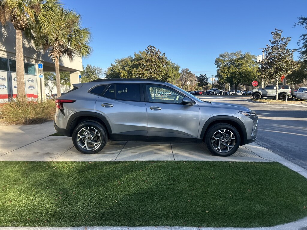 Used 2025 Chevrolet Trax LT SUV