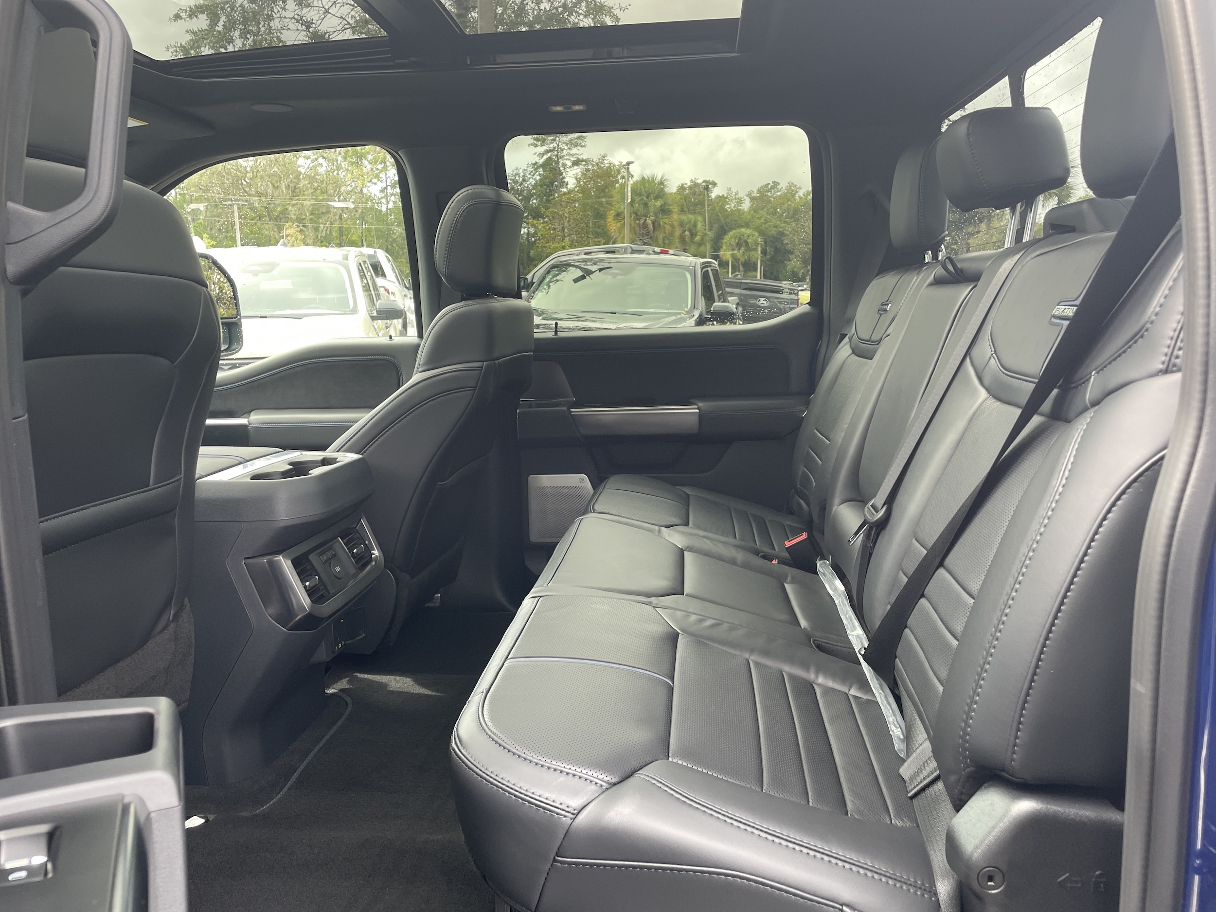 2026 Ford F-350 Super Duty Platinum - Photo 36