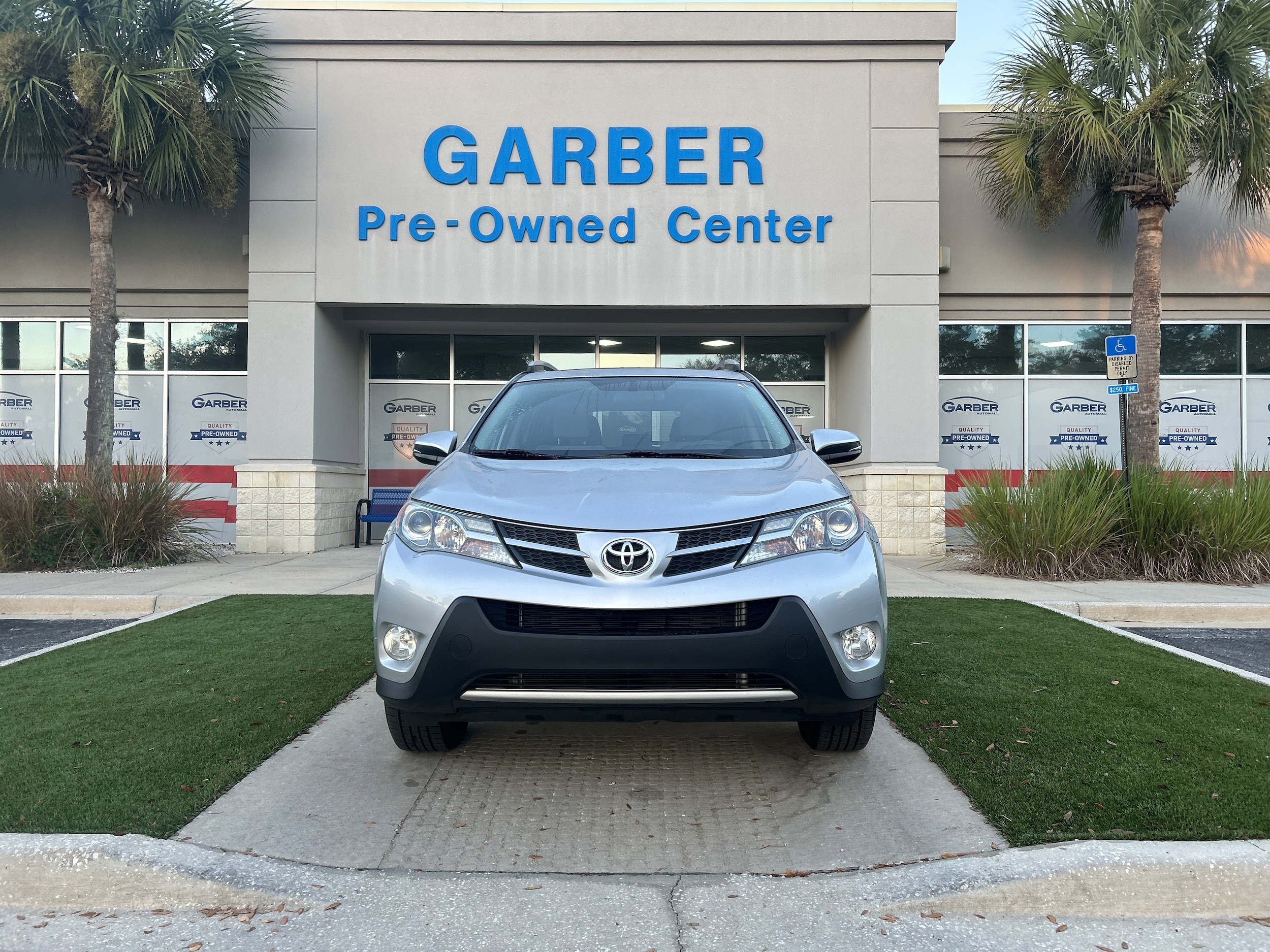 Used 2015 Toyota RAV4 XLE with VIN 2T3WFREV5FW229697 for sale in Green Cove Springs, FL