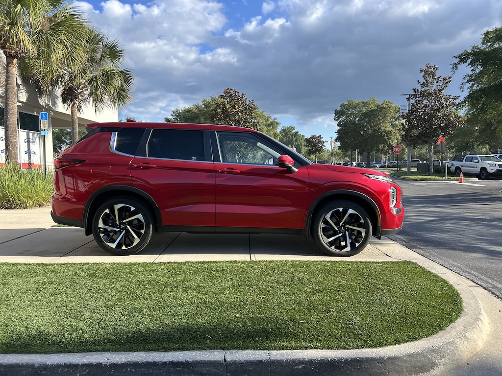 Certified 2022 Mitsubishi Outlander ES CUV
