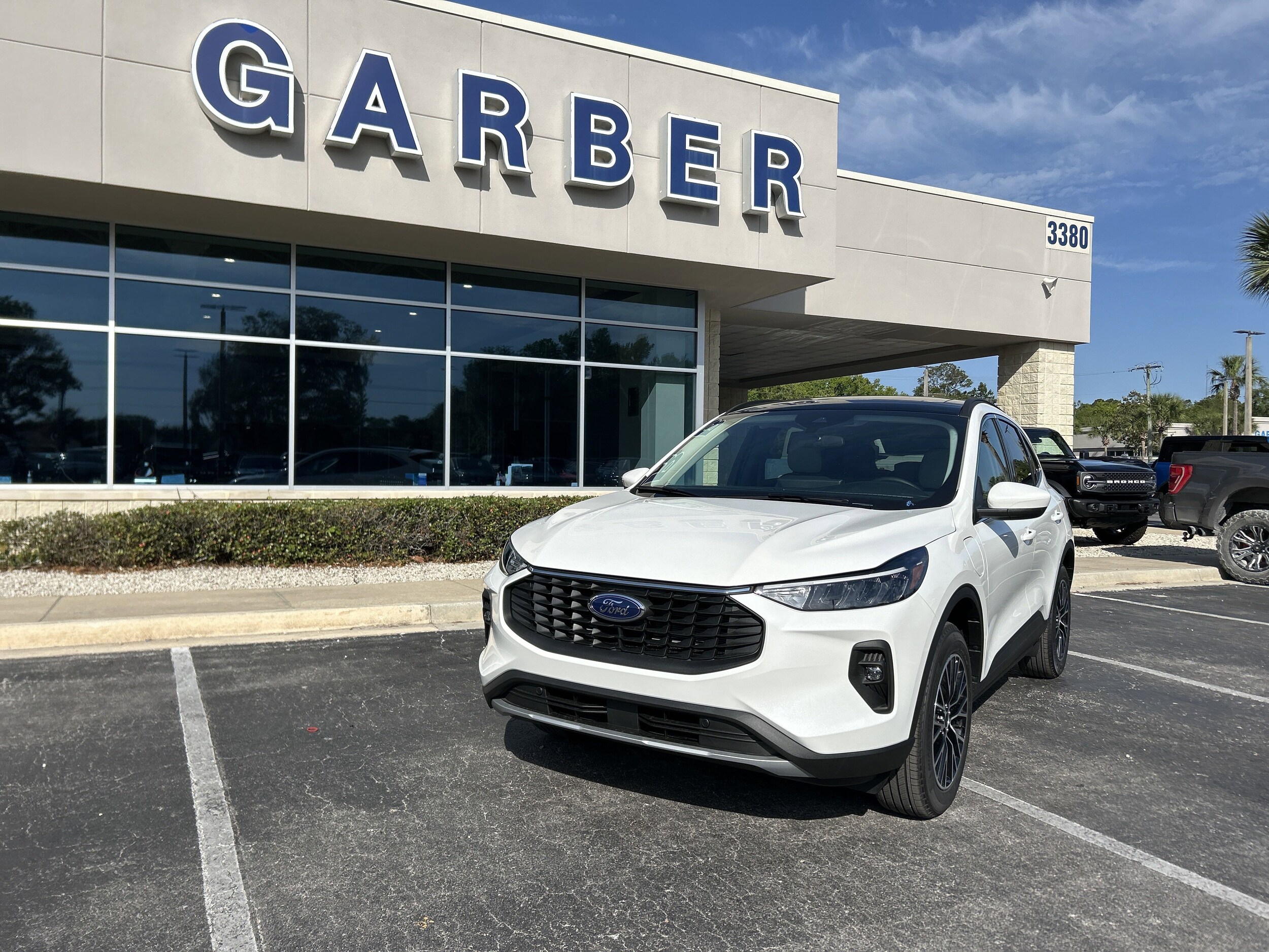 2025 Ford Escape photo 2