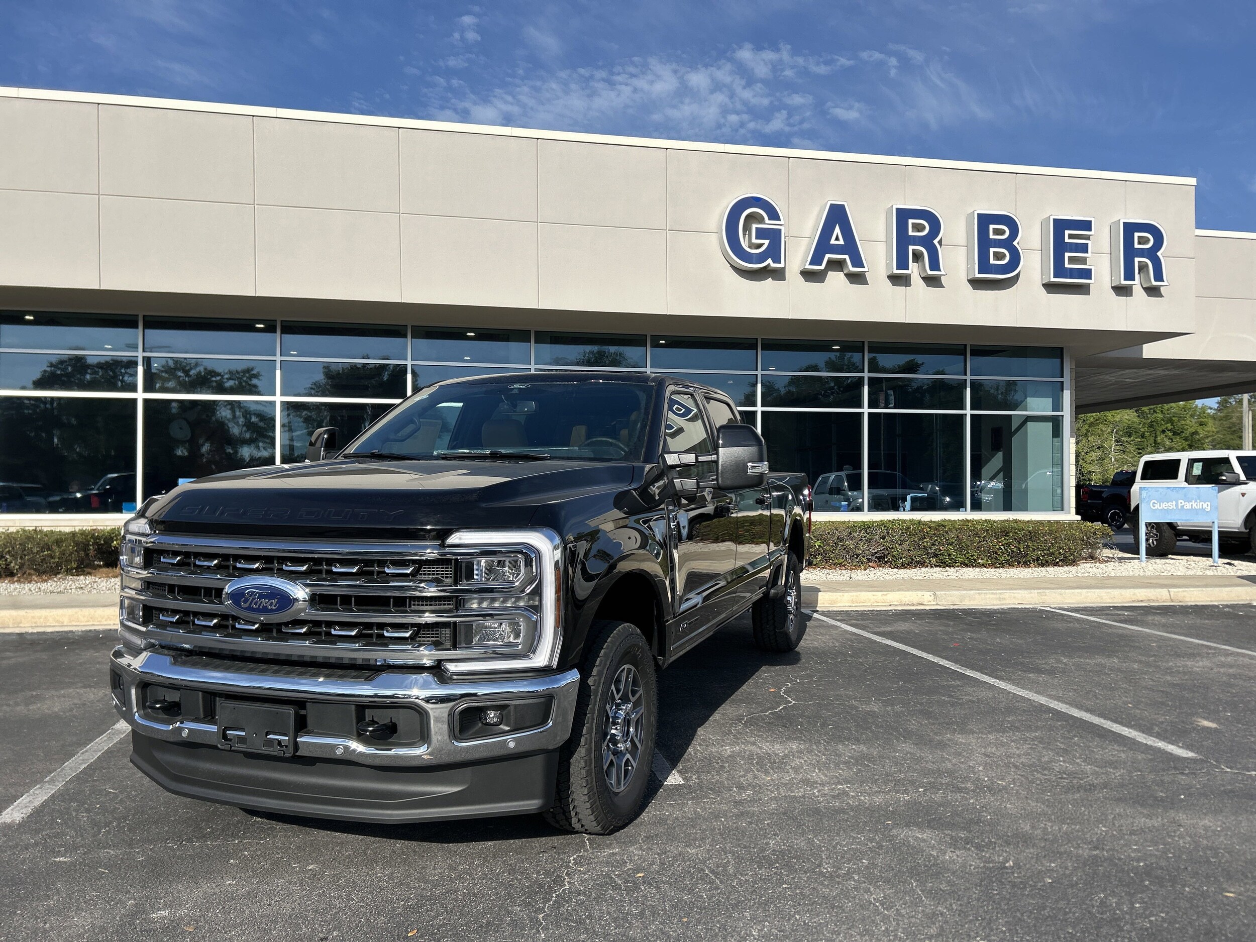 2025 Ford F-250 Lariat photo 2