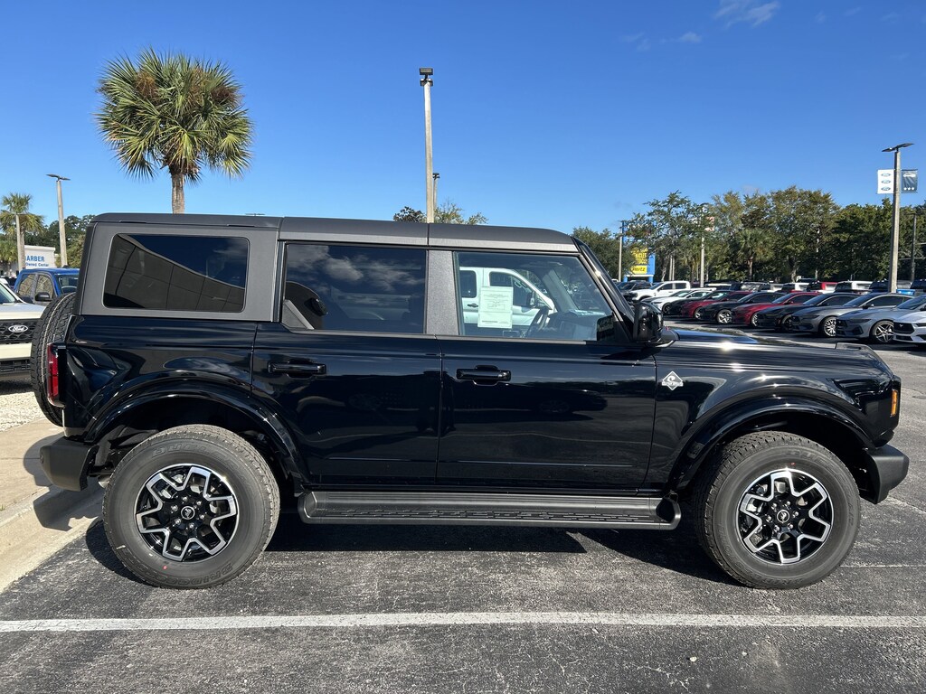 New 2025 Ford Bronco Outer Banks SUV