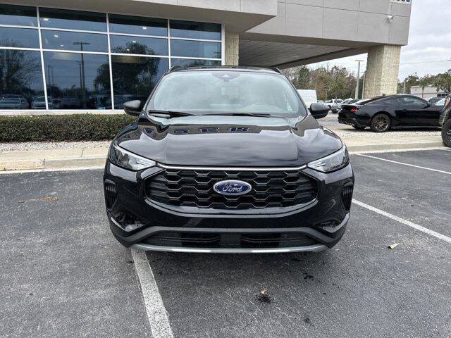 2025 Ford Escape ST-Line photo 4