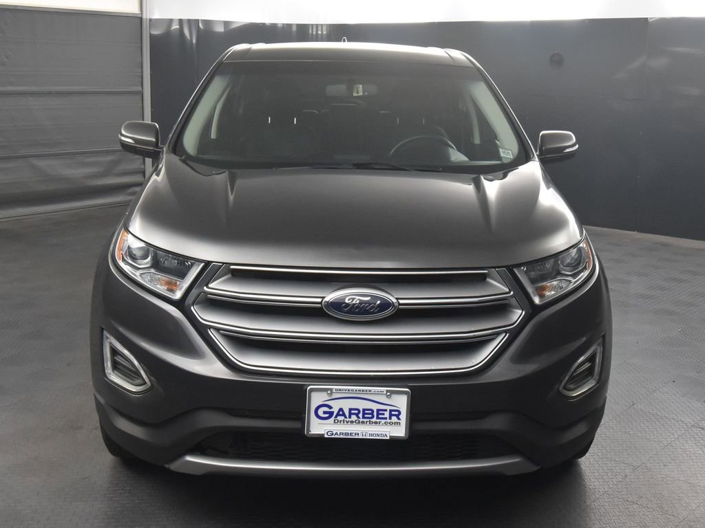 2017 Ford Edge Titanium photo 2