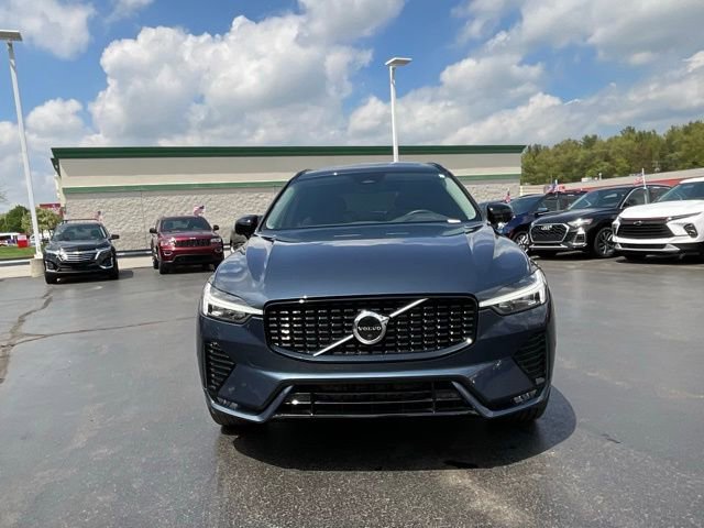 2023 Volvo XC60 B5 Plus photo 2