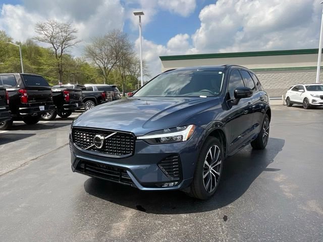 2023 Volvo XC60 B5 Plus photo 3