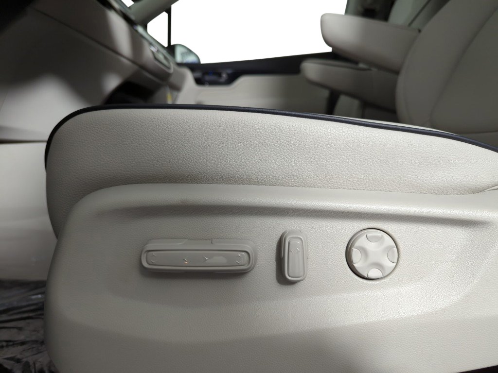2026 Honda Odyssey Touring - Photo 14