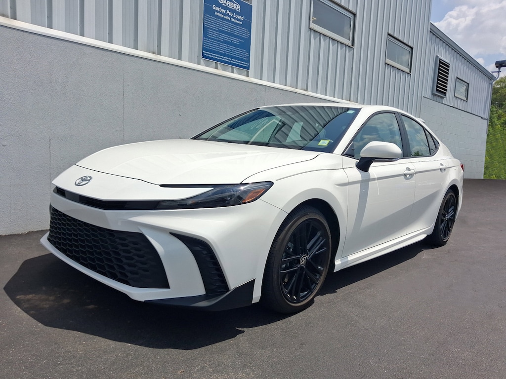 Used 2025 Toyota Camry SE Sedan