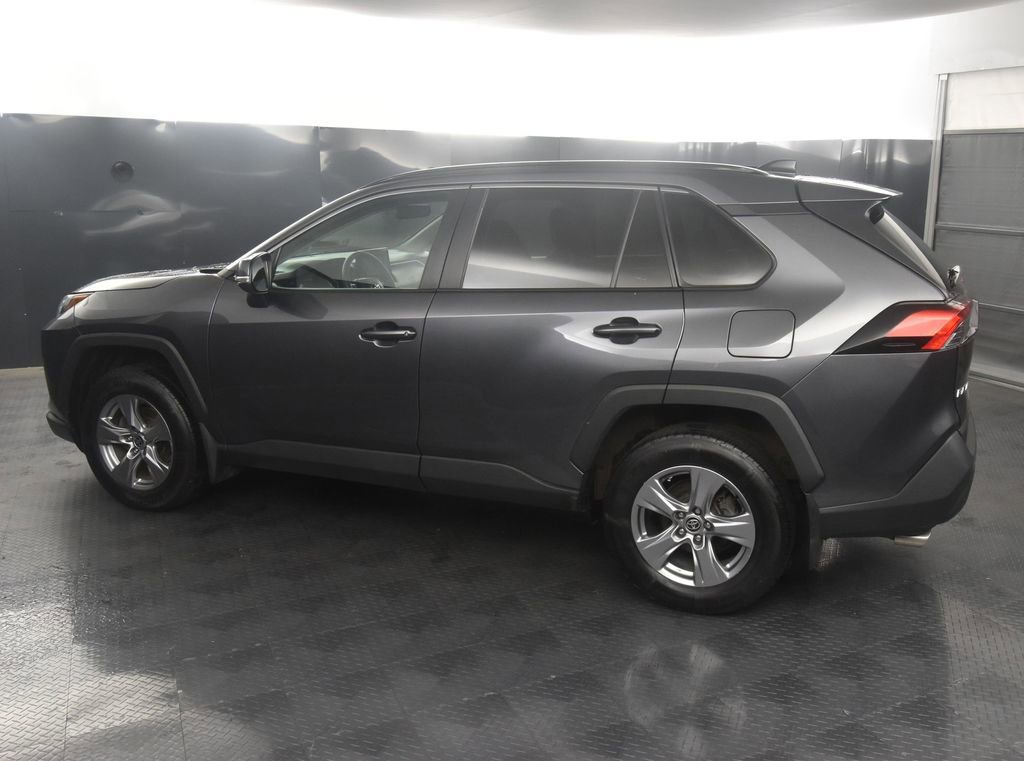 2022 Toyota RAV4 XLE photo 4