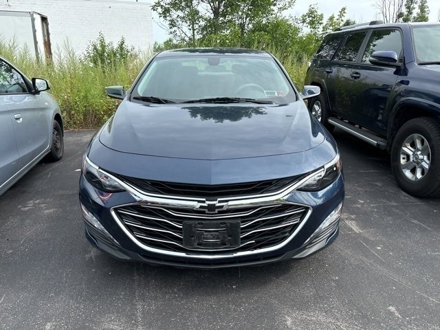 Used 2019 Chevrolet Malibu 1LT with VIN 1G1ZD5ST2KF122593 for sale in Rochester, NY