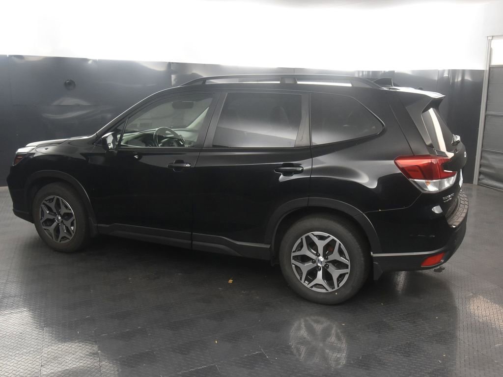 2021 Subaru Forester Premium photo 3