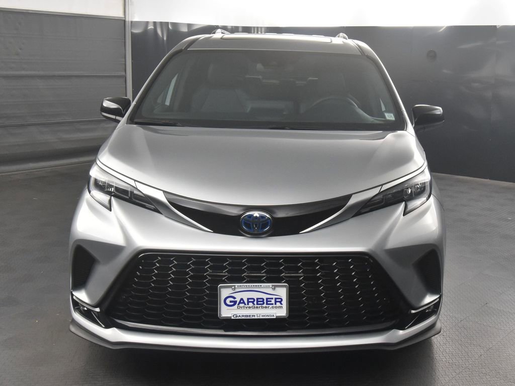 2023 Toyota Sienna XSE photo 2