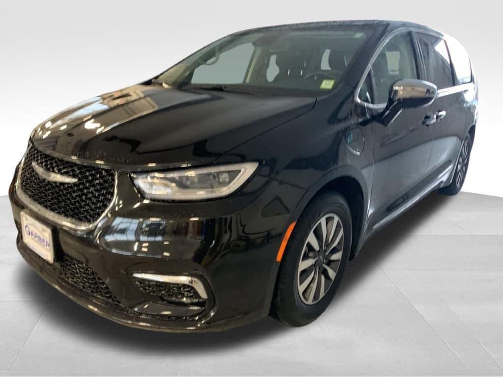 2023 Chrysler Pacifica Hybrid Limited's photo