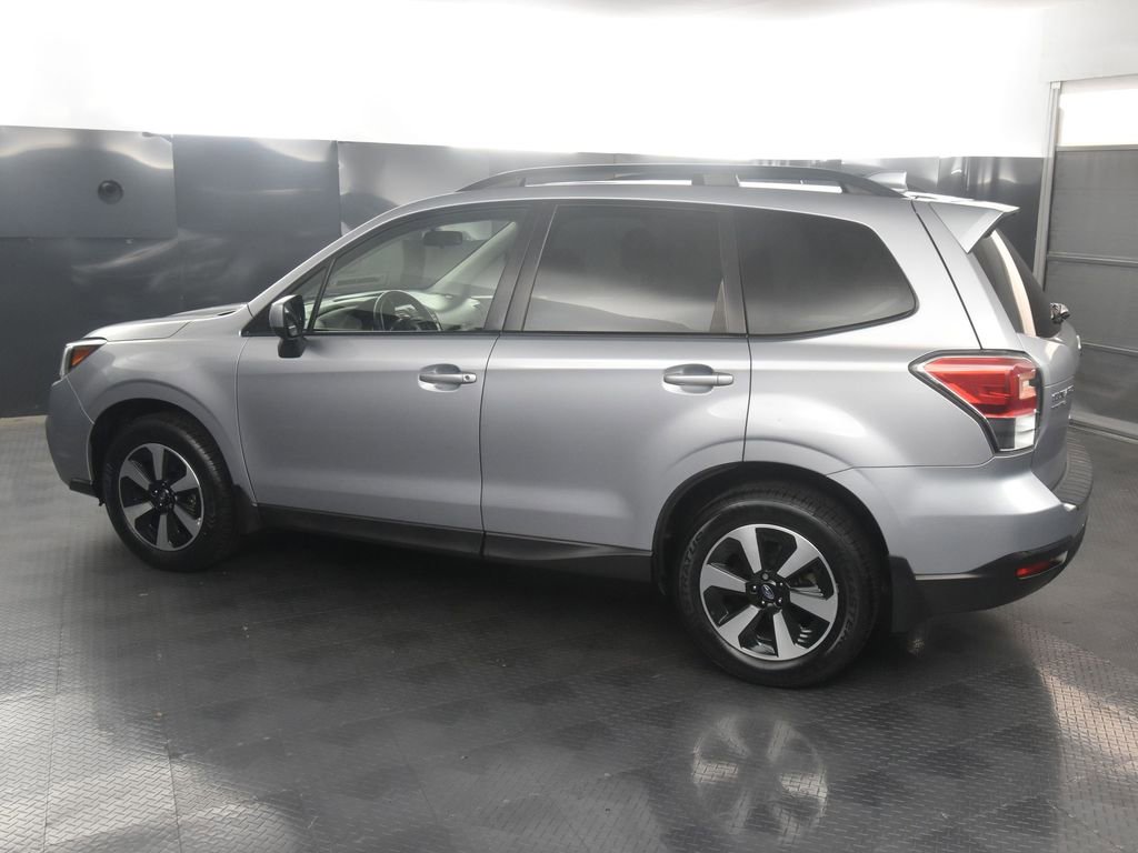 2017 Subaru Forester 2.5i Premium photo 4