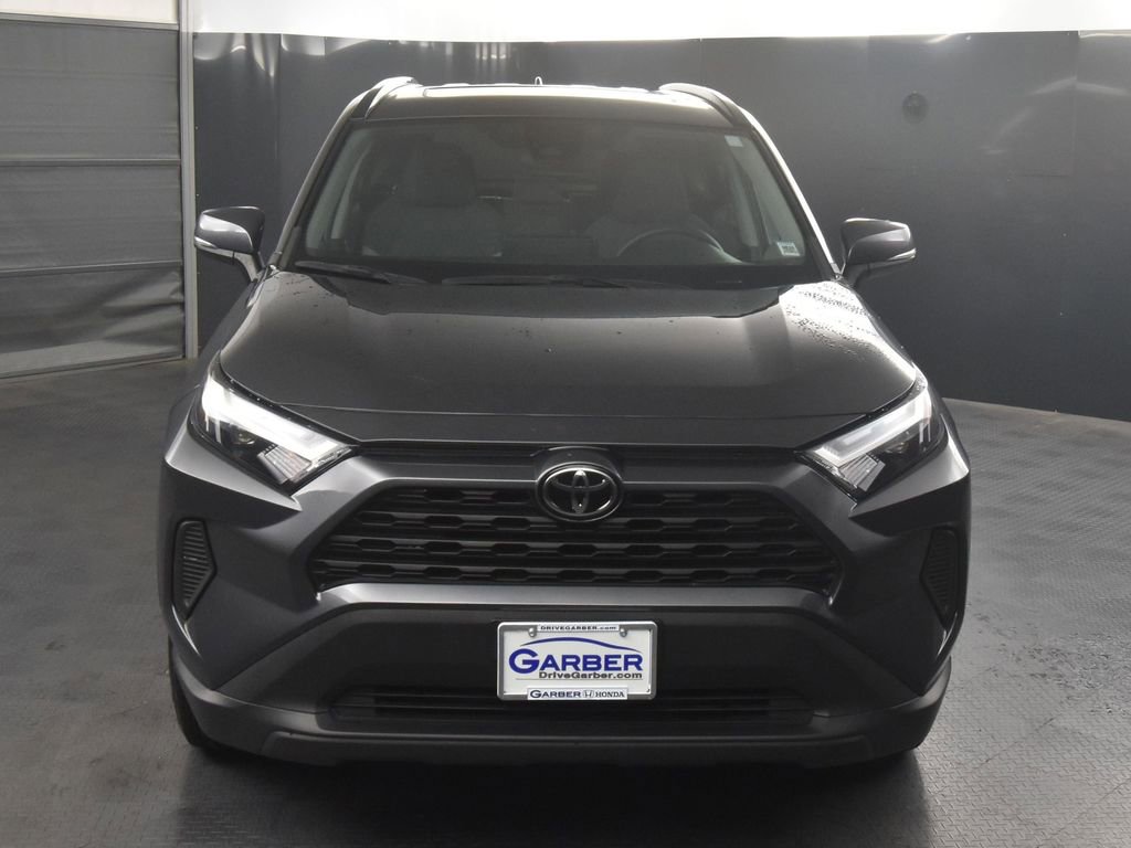 2022 Toyota RAV4 XLE photo 2