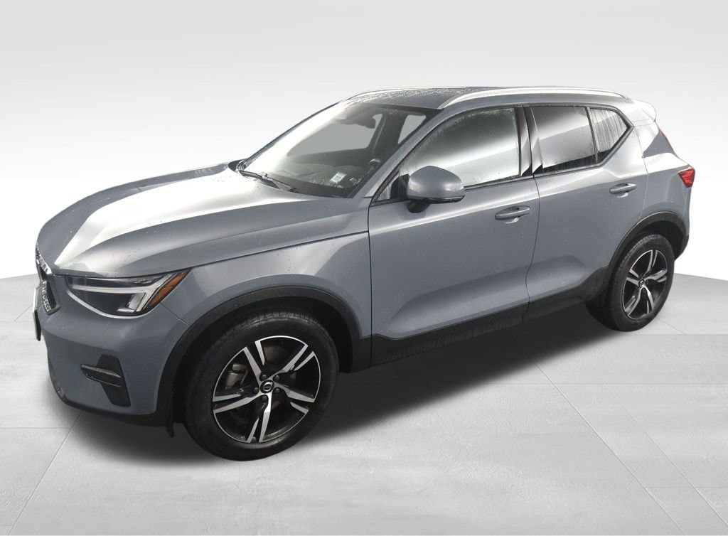 2023 Volvo XC40 Core's photo