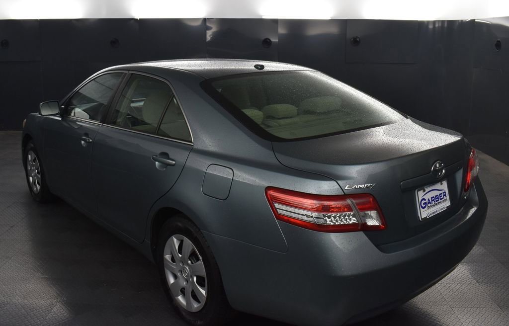 2010 Toyota Camry LE photo 4
