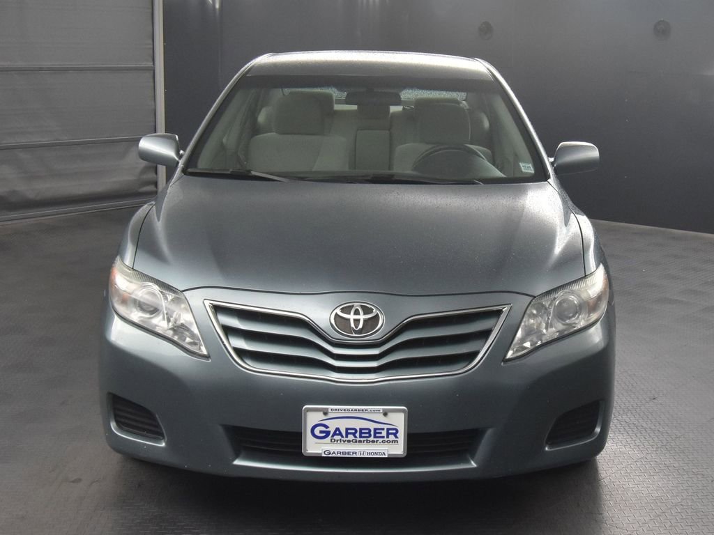 2010 Toyota Camry LE photo 2