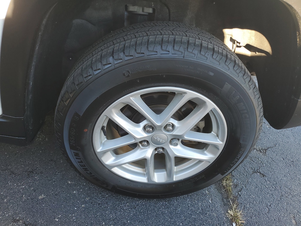 Used 2023 Jeep Grand Cherokee Laredo SUV