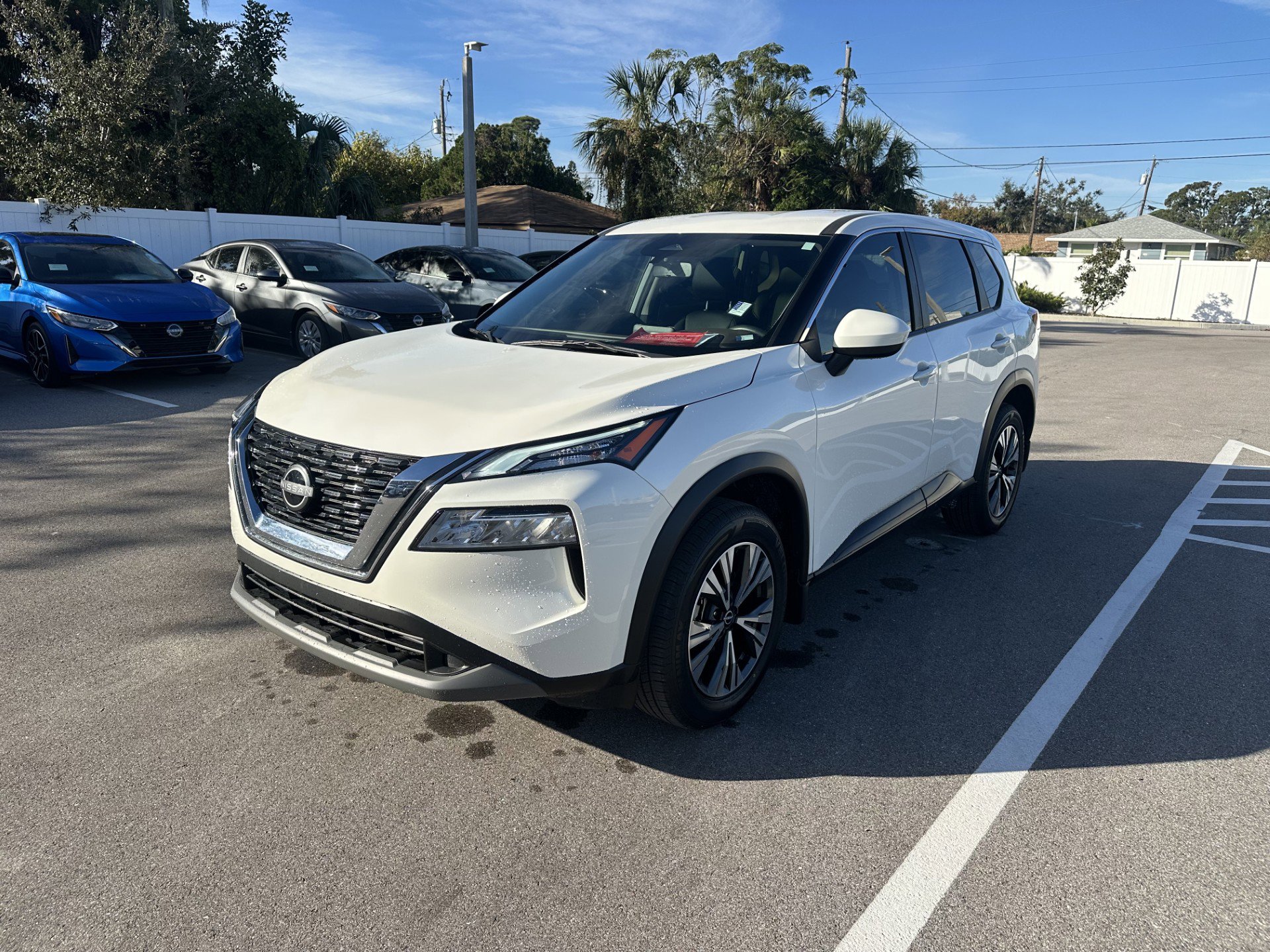 2023 Nissan Rogue SV's photo